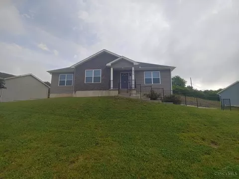 Exterior - 976 Golfview Dr, Hamilton, OH 45013 photo 2 of 4