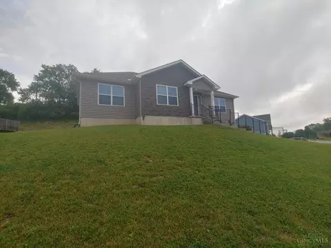 Exterior - 976 Golfview Dr, Hamilton, OH 45013 photo 4 of 4