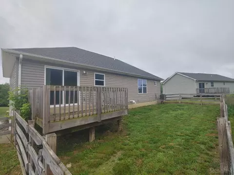 Exterior - 976 Golfview Dr, Hamilton, OH 45013 photo 3 of 4