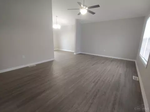 Living - 976 Golfview Dr, Hamilton, OH 45013 photo 2 of 5