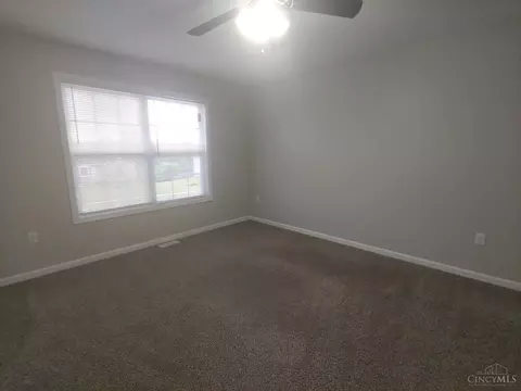 Bedroom - 976 Golfview Dr, Hamilton, OH 45013 photo 5 of 6
