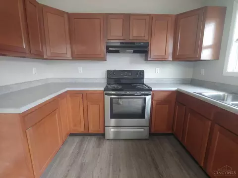 Kitchen - 976 Golfview Dr, Hamilton, OH 45013 photo 3 of 3