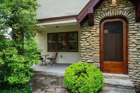 6 Interwood Pl, Cincinnati, OH 45220 photo 4