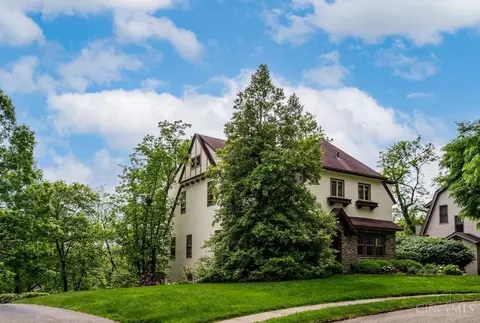 6 Interwood Pl, Cincinnati, OH 45220 photo 3
