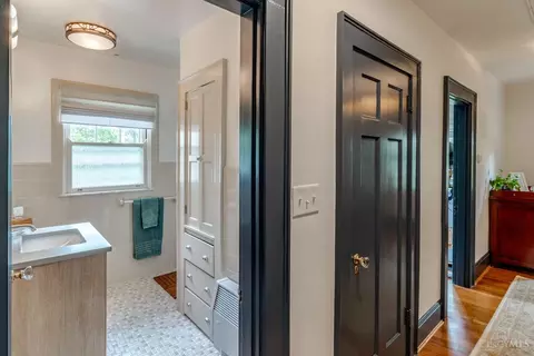 6 Interwood Pl, Cincinnati, OH 45220 photo 30