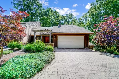 16 Spring Knoll Dr, Mariemont, OH 45227