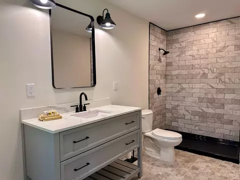 Bath - 1912 Greenpine Dr, Cincinnati, OH 45231 photo 3 of 4