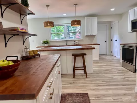 Kitchen - 1912 Greenpine Dr, Cincinnati, OH 45231 photo 4 of 7