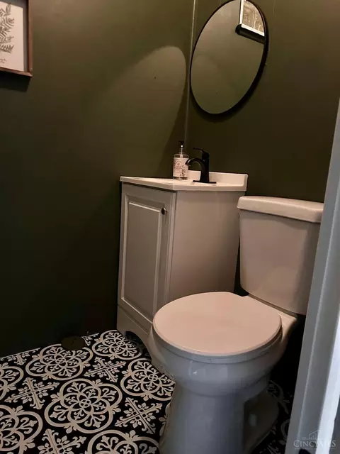 Bath - 1912 Greenpine Dr, Cincinnati, OH 45231 photo 4 of 4