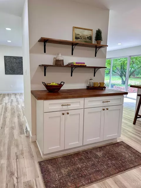 Kitchen - 1912 Greenpine Dr, Cincinnati, OH 45231 photo 5 of 7