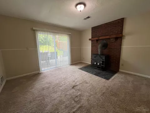 Living - 6018 Wayside Ct, Cincinnati, OH 45230 photo 2 of 2