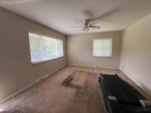 Living - 6018 Wayside Ct, Cincinnati, OH 45230 photo 1 of 2