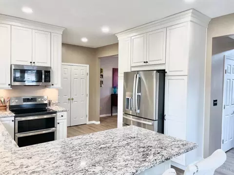 Kitchen - 302 Rawling Dr, Harrison, OH 45030 photo 6 of 9