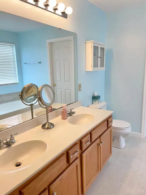 Bath - 302 Rawling Dr, Harrison, OH 45030 photo 4 of 5