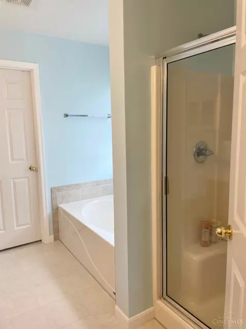 Bath - 302 Rawling Dr, Harrison, OH 45030 photo 3 of 5