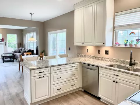 Kitchen - 302 Rawling Dr, Harrison, OH 45030 photo 3 of 9