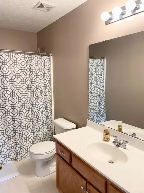 Bath - 302 Rawling Dr, Harrison, OH 45030 photo 5 of 5