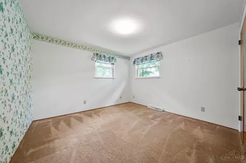Bedroom - 3844 Crescent Dr, Cincinnati, OH 45245 photo 5 of 6