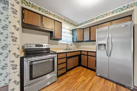 Kitchen - 3844 Crescent Dr, Cincinnati, OH 45245 photo 3 of 3