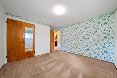Bedroom - 3844 Crescent Dr, Cincinnati, OH 45245 photo 6 of 6