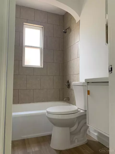 Bath - 406 Purcell Ave, Cincinnati, OH 45205 photo 1 of 1