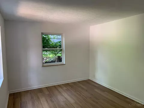 Bedroom - 406 Purcell Ave, Cincinnati, OH 45205 photo 2 of 5