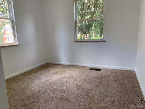 Bedroom - 406 Purcell Ave, Cincinnati, OH 45205 photo 3 of 5