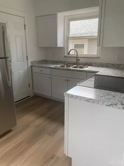 Kitchen - 406 Purcell Ave, Cincinnati, OH 45205 photo 1 of 2