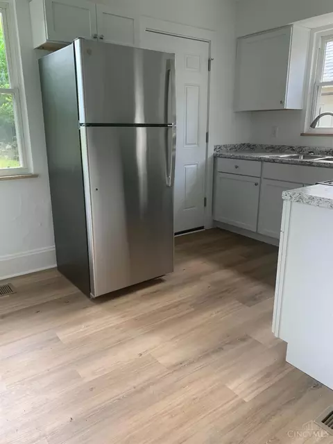 Kitchen - 406 Purcell Ave, Cincinnati, OH 45205 photo 2 of 2