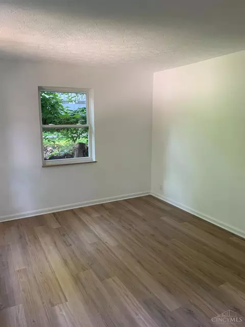 Bedroom - 406 Purcell Ave, Cincinnati, OH 45205 photo 1 of 5