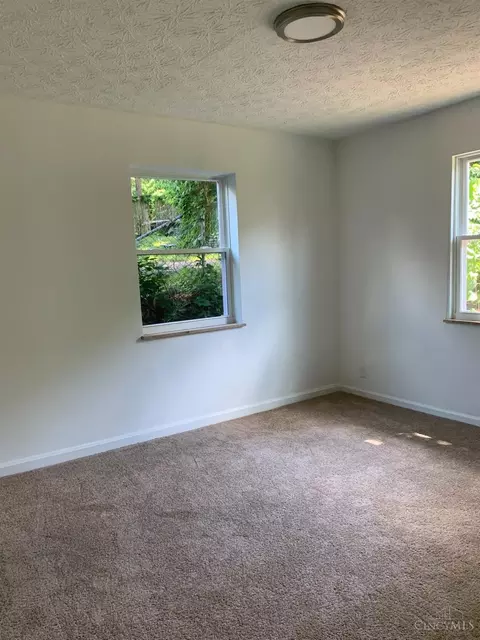 Bedroom - 406 Purcell Ave, Cincinnati, OH 45205 photo 5 of 5