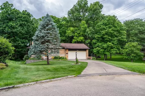 5585 Silverpoint Dr, Cincinnati, OH 45247