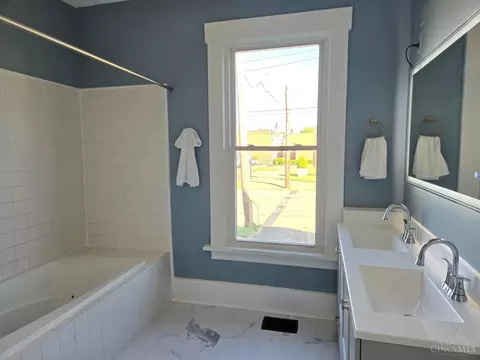 Bath - 315 Main St, Blanchester, OH 45107 photo 6 of 9
