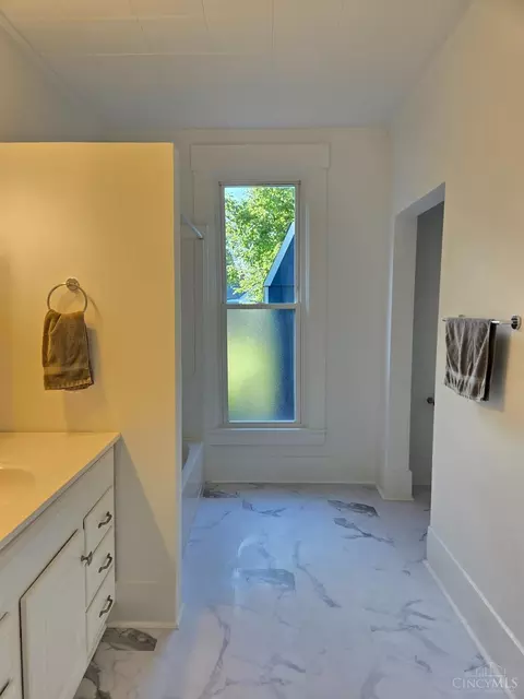 Bath - 315 Main St, Blanchester, OH 45107 photo 8 of 9