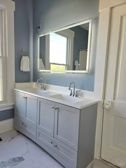 Bath - 315 Main St, Blanchester, OH 45107 photo 3 of 9