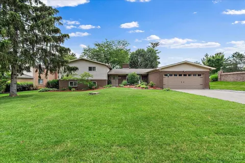 7600 Kennesaw Dr, West Chester, OH 45069