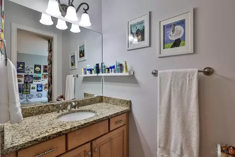 Bath - 7500 Algonquin Dr, Cincinnati, OH 45243 photo 6 of 7