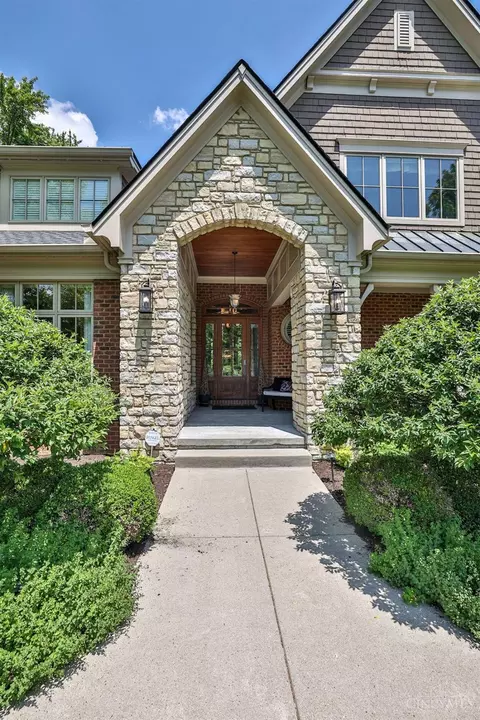 Exterior - 7500 Algonquin Dr, Cincinnati, OH 45243 photo 5 of 16