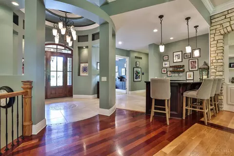 Entry Way - 7500 Algonquin Dr, Cincinnati, OH 45243 photo 3 of 6