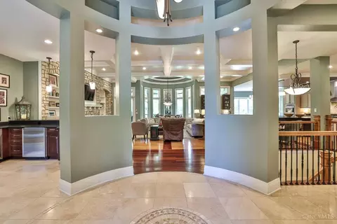 Entry Way - 7500 Algonquin Dr, Cincinnati, OH 45243 photo 2 of 6