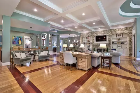 Living - 7500 Algonquin Dr, Cincinnati, OH 45243 photo 3 of 4