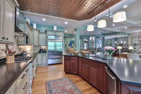 Kitchen - 7500 Algonquin Dr, Cincinnati, OH 45243 photo 2 of 3