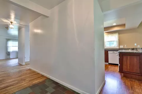9711 Windcrest Dr, Cincinnati, OH 45231 photo 5