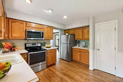 Kitchen - 2191 Candlemaker Dr, Cincinnati, OH 45244 photo 2 of 3