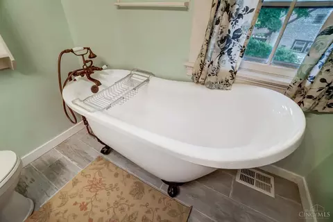 Bath - 8232 Monon Ave, Cincinnati, OH 45216 photo 9 of 9