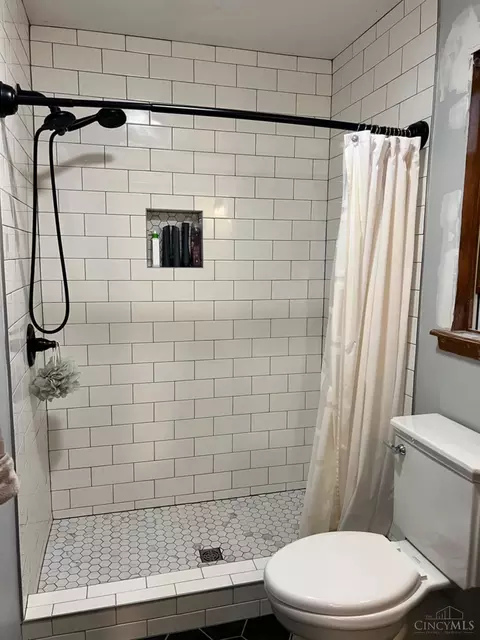 Bath - 2750 Middleboro Rd, Morrow, OH 45152 photo 1 of 3