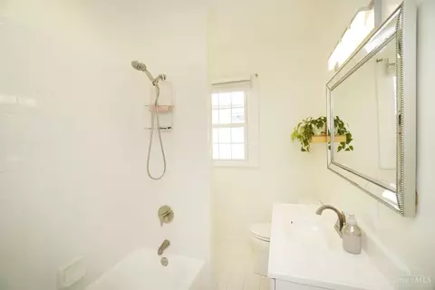 Bath - 4117 Maple Dr, Cincinnati, OH 45209 photo 1 of 1