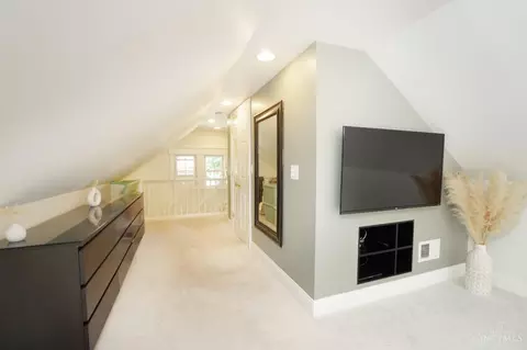 Entry Way - 4117 Maple Dr, Cincinnati, OH 45209 photo 7 of 8