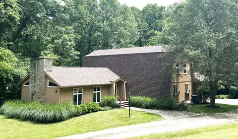 8 Spruce Hill Ln, New Richmond, OH 45157