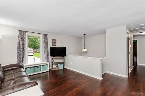 4180 Edinburgh Dr, Cincinnati, OH 45245 photo 5